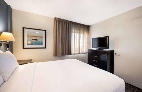 Brentwood House | Perfect for Groups! 4 Units with Full Kitchens, Pets are Welcome!