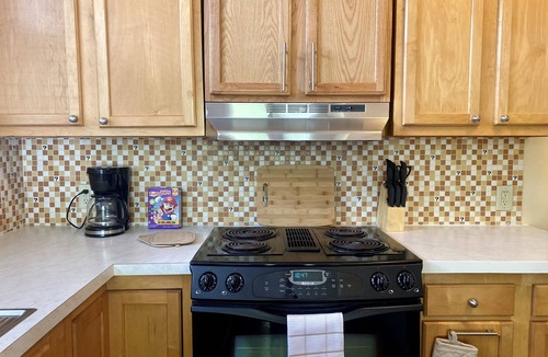 Mount Vernon House | Perfect for large families and groups, located walking distance to Downtown