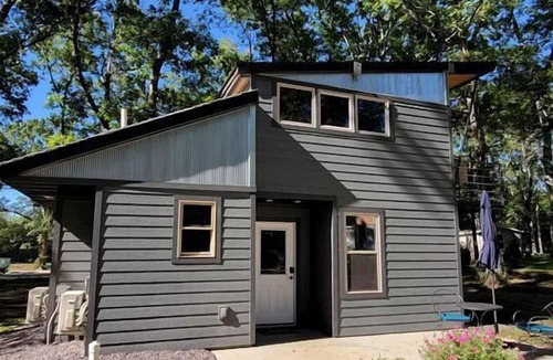 Owensville Cabin | Perfect Glamping Getaway for a Relaxing Vacation with Your Loved One: Pretty Tiny House in Owensville, Missouri