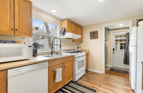 East Lansing House | Perfect Location Walk to MSU Campus High End Mattresses Fast Wi-Fi