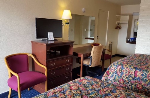 Grissom - Highland Hotel | Perfect Retreat Close to Virginia Tech Campus with Parking