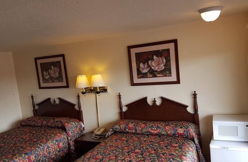 Grissom - Highland Hotel | Perfect Retreat Close to Virginia Tech Campus with Parking