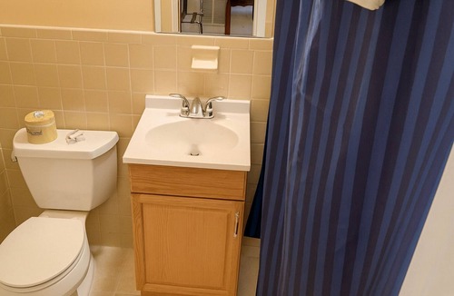 Grissom - Highland Hotel | Perfect Retreat Close to Virginia Tech Campus with Parking