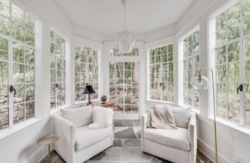 Jefferson Park Avenue House | Perfect UVA Location Historic Boone-White House