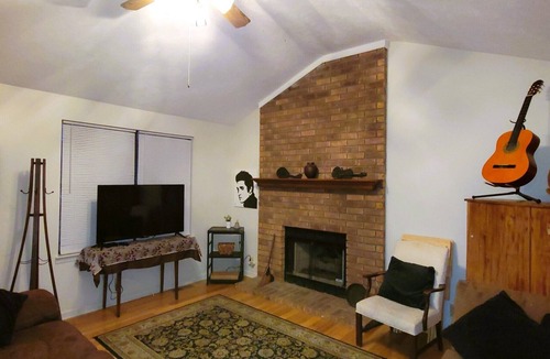 Nashville House | Perfect Writer's retreat: Peaceful and a half mile walk to Percy Priest Lake!