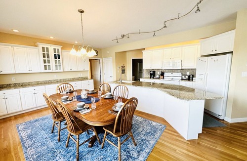 Osage Beach House | Perfectly located Lake Home in Osage Beach with 5BR & 5 Baths!