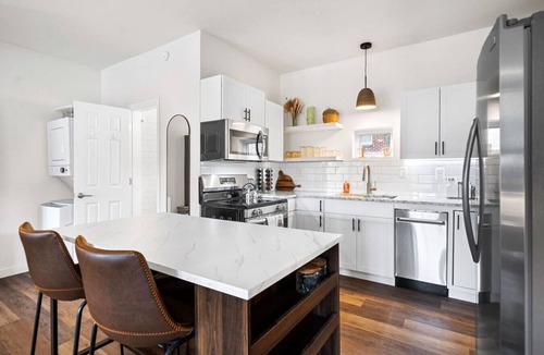 Hot Springs Apartment | Pet Friendly Modern Downtown Apt