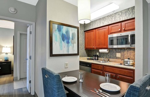 Lexington Hotel | Pet-Friendly 1 Bedroom Suite w/Free Parking & Breakfast | 2.1 Mi from Kirk Park