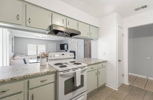 Gulf Breeze Apartment | Pet-Friendly 2BR Near Pensacola & Navarre Beach