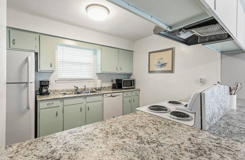Gulf Breeze Apartment | Pet-Friendly 2BR Near Pensacola & Navarre Beach