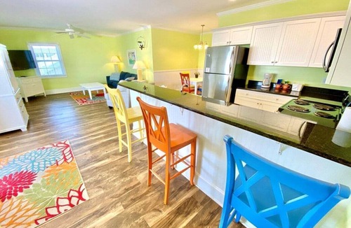 Atlantic Beach Hotel | Pet-friendly, 3 Blocks to Beach, Pool, #121