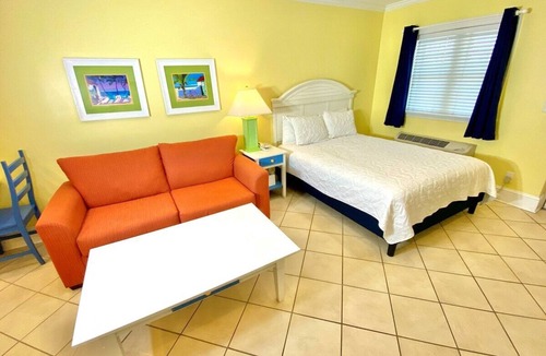 Atlantic Beach Hotel | Pet-friendly, 3 Blocks to Beach, Pool, #403