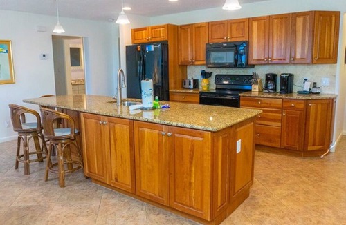 Sanibel Condo | Pet friendly 3BR Villa with Gulf Views & Rooftop Sundeck - Private Beach - Signal Inn 17