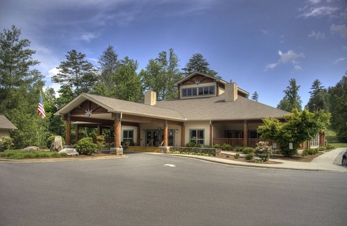 The Mountain Club Apartment | Pet-Friendly Blue Ridge Stay w/Resort Perks