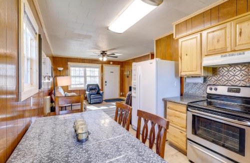Greers Ferry House | Pet-Friendly Cabin with Designated Boat Slip!
