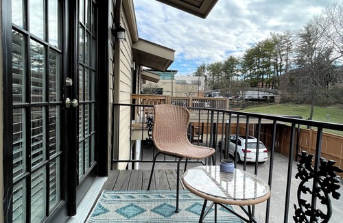 Hillwood Condo | Pet Friendly | Convenient Location