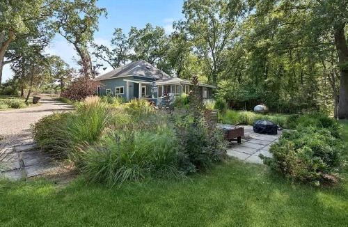 Grand Beach House | Pet Friendly Cottage in Grand Beach, Michigan