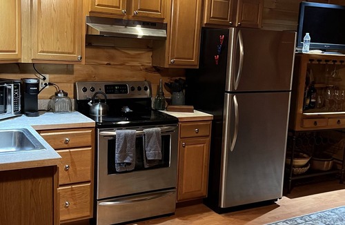 Sweetbriar Farms Cabin | Pet Friendly Cozy Loft Apartment in Lake Lure