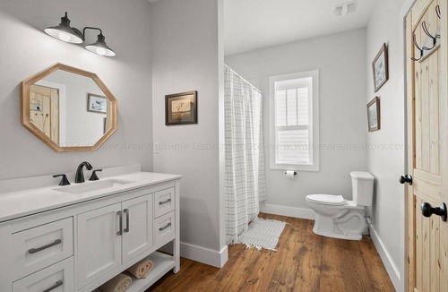 Crane Hill Cottage | Pet friendly-Crane Hill Cottage at Smith Lake