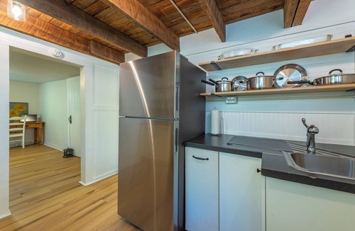 Mars Hill Cottage | Pet-Friendly Fenced Yard, Walk to MHU & Town, Save on Extended Stays