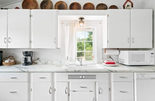 Nashville Cottage | Pet-Friendly, Historic Cottage in Downtown Nashville