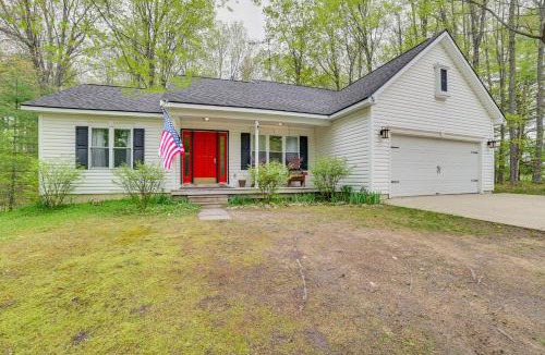 Kalkaska House | Pet-Friendly Kalkaska Home ~ 19 Mi to Torch Lake!