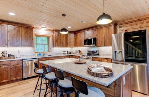 Weaverville House | Pet Friendly Modern Mtn Cabin 2 King Master Suites Mtn Views