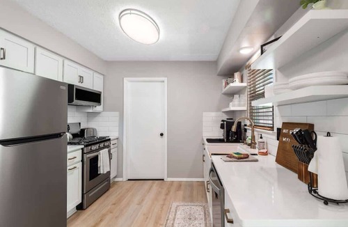 Cuyahoga Falls House | Pet-Friendly Ranch | Patio | Near CVNP | Sleeps 6