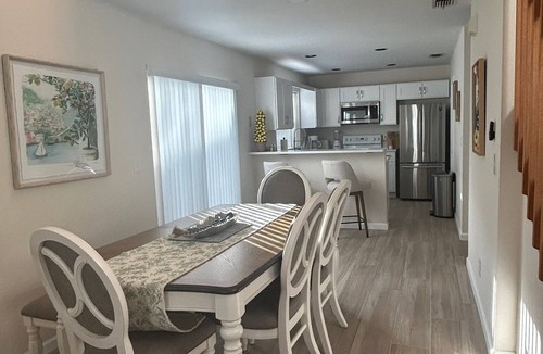 Greenview Shores House | Pet friendly, renovated HOME close to WEF, shopping, amenities, & attractions