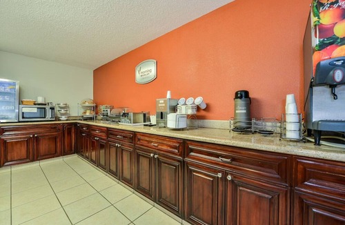 Bayou Oaks Hotel | Pet-Friendly Room Stay Close to Sarasota’s Attractions – Ideal for Families!