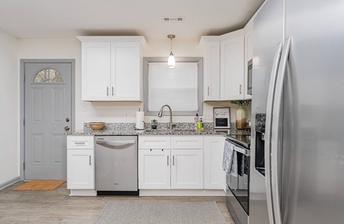 Charlotte House | Pet Friendly-Sleeps 8-Centrally located near University, NoDa, Uptown & Concord.