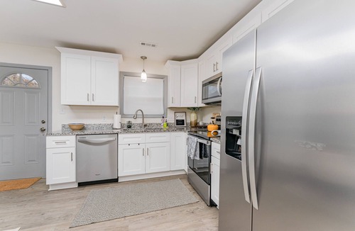 Charlotte House | Pet Friendly-Sleeps 8-Centrally located near University, NoDa, Uptown & Concord.