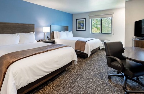 Plainfield Hotel | Pet-Friendly Space w/Full Kitchen for Convenient Extended Stays