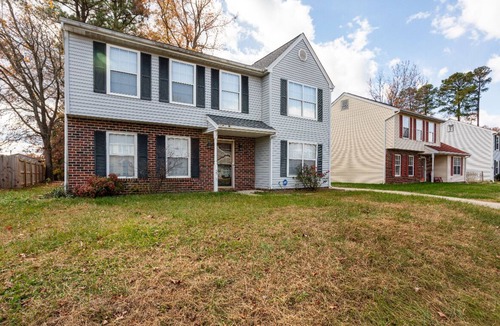 North Chesterfield House | Pet-friendly spacious home with parking! Large deck & close to major attractions