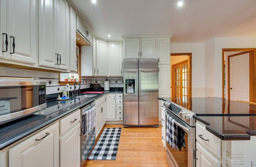 Union House | Pet-Friendly Union Vacation Rental with Pool!