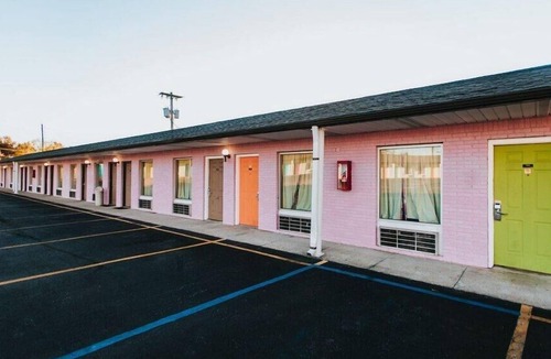 Berea House | Pet-friendly Unit! Roundtrip Airport Shuttle Available, Free Breakfast, Parking!