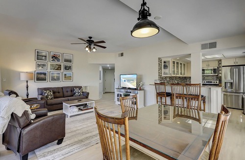Shelter Cove Villa | Pet Friendly! Modern 2 Bedroom/2 Bathroom Condo in Shelter Cove Marina