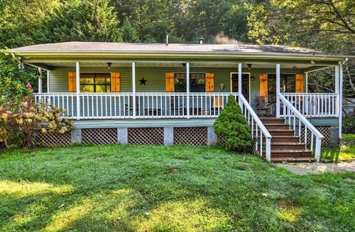 Swannanoa House | Pet-Friendly Vacation Rental - 15 Mi to Asheville!