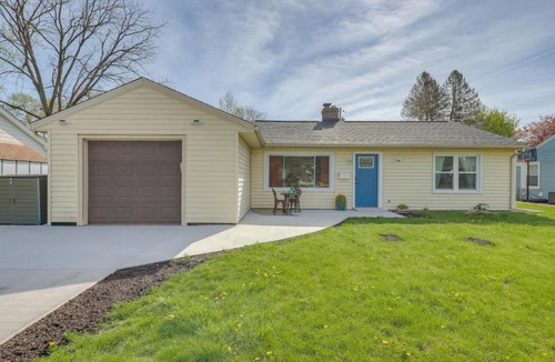 La Porte House | Pet Friendly w/Yard! Modern La Porte Home By Dtwn