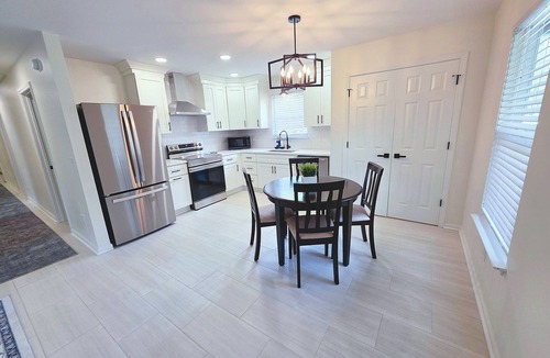 Cartersville House | Pet-Friendly Walk to Downtown Near LakePoint Sports