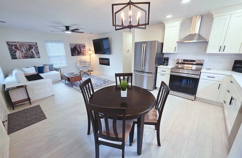 Cartersville House | Pet-Friendly Walk to Downtown Near LakePoint Sports