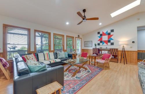 Waynesville House | Pet-Friendly Waynesville Retreat w/Hot Tub!