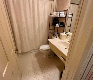 Jonesborough House | Peter Miller's Room The Historic Eureka Inn and Event Center