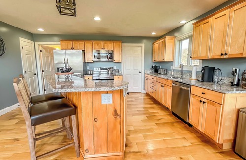 Waterfront Greens House | Pets welcome! Free golf + lake access! Pickle Ball