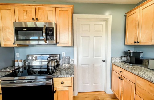Waterfront Greens House | Pets welcome! Free golf + lake access! Pickle Ball