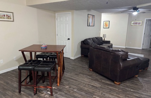 St. Robert House | Phenomenal 5-bedroom house with AC in Saint Robert, 10 minutes from FLW