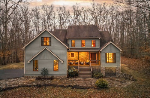 Fayetteville House | Pickleball/Golf Simulator/Hot+coldtub/Sauna/Arcade/Outdoor Playset/Gaming system