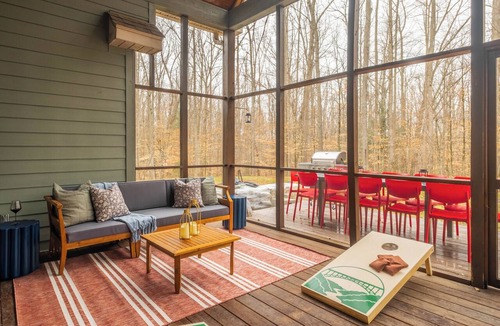 Fayetteville House | Pickleball/Golf Simulator/Hot+coldtub/Sauna/Arcade/Outdoor Playset/Gaming system
