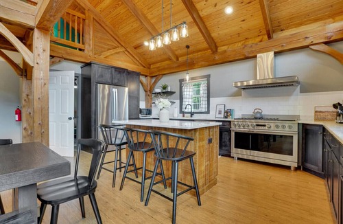 Robertsdale House | Pickleball, Sauna, Hot Tub, Cold Plunge, Game Room, Pond, Mini Golf