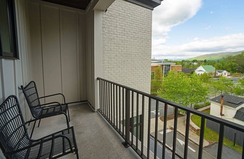 Batesville Apartment | Piedmont Place 304 | Walkable to Downtown Crozet